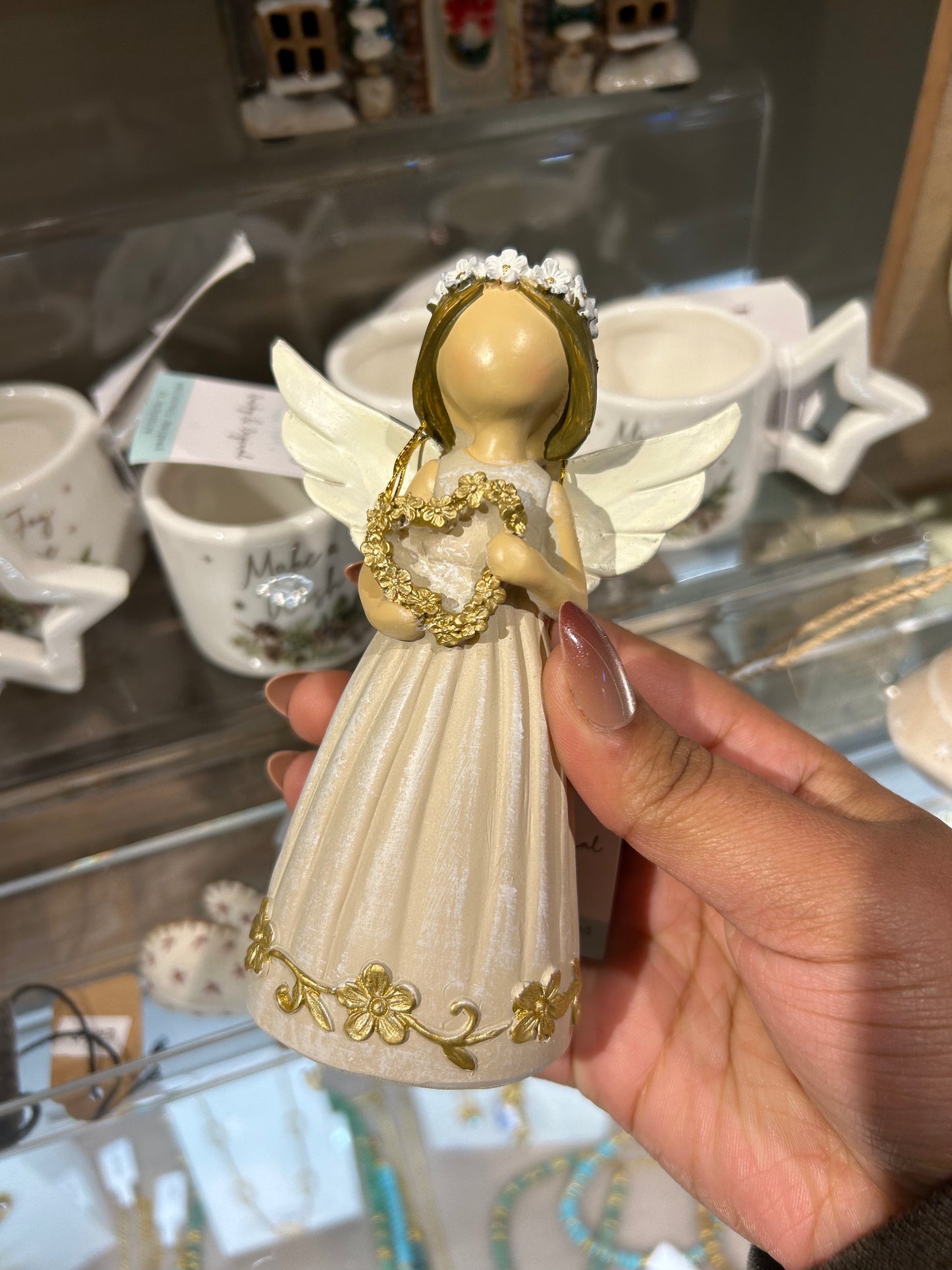 Christmas Angel With Heart Wreath & Gold Accents