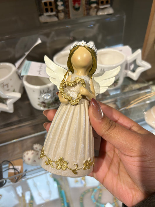 Christmas Angel With Heart Wreath & Gold Accents