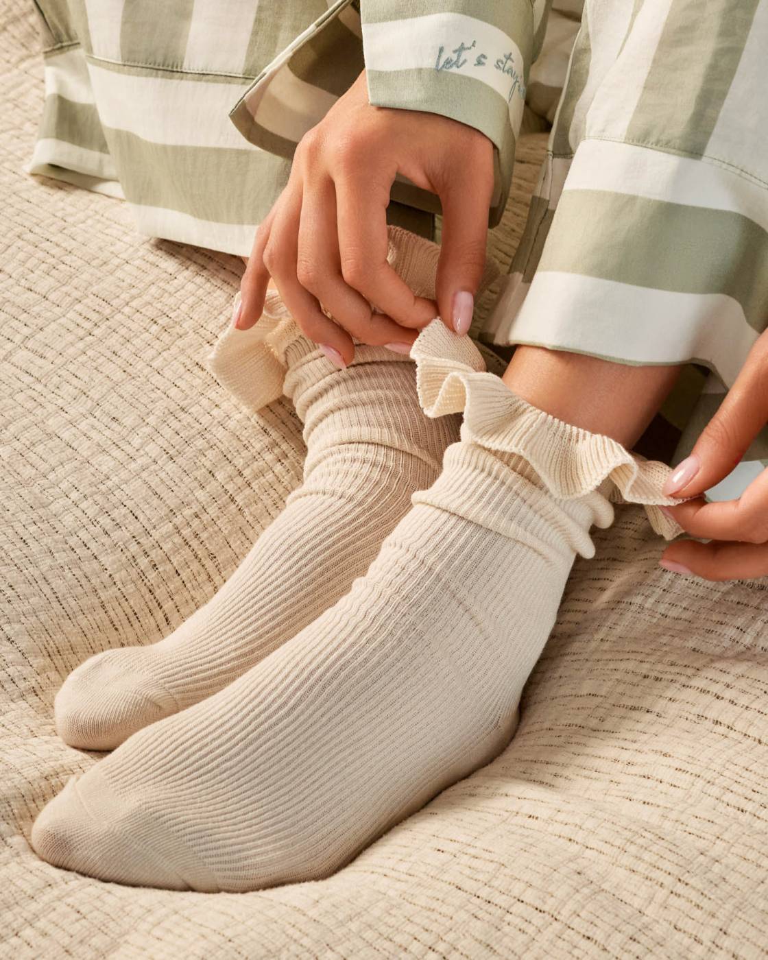Katie Loxton Snug Socks Off White With Ruffle